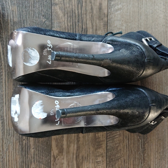 Express Ankle Boots - Picture 7 of 10